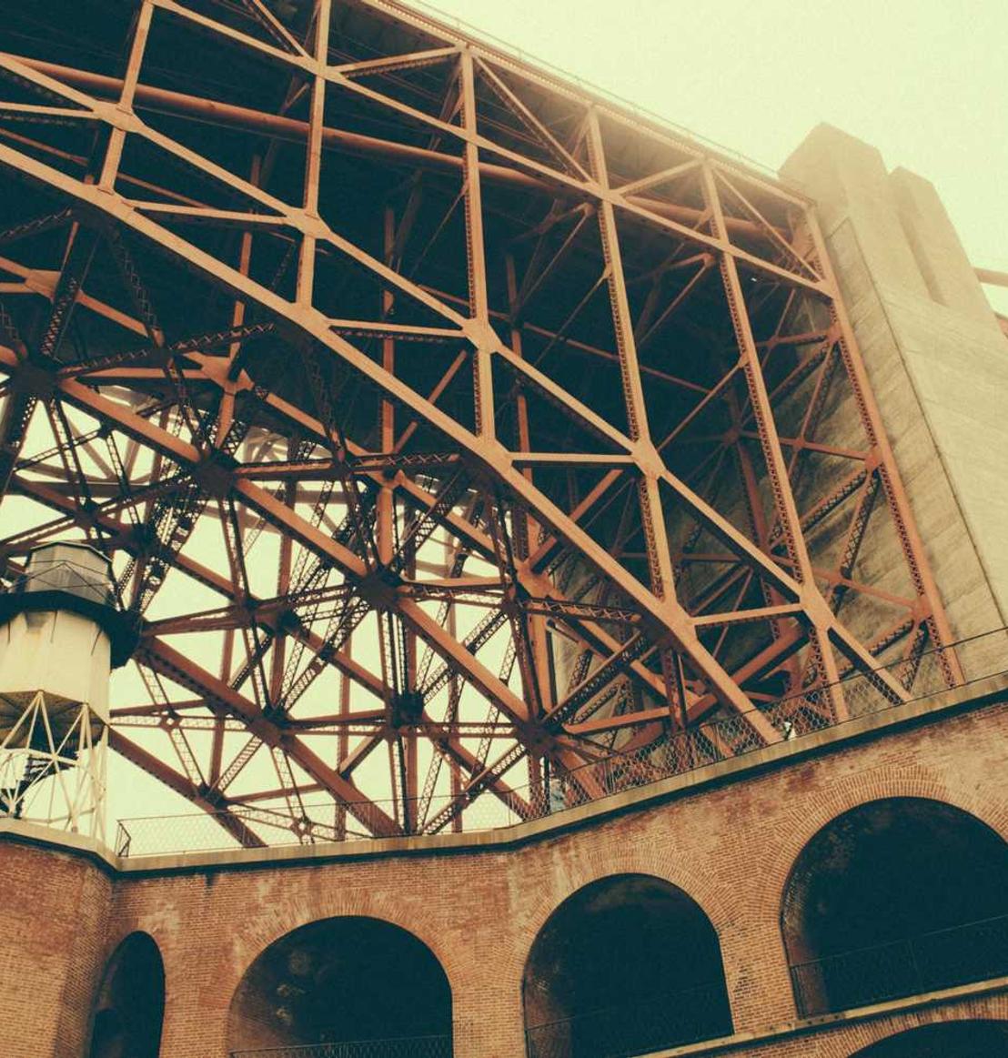 如何降低技术支持辅助在游戏中的重要性？